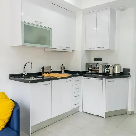 Modern Wave Escape With Private Parking And Rooftop Pool By Namaste Elite Apartment