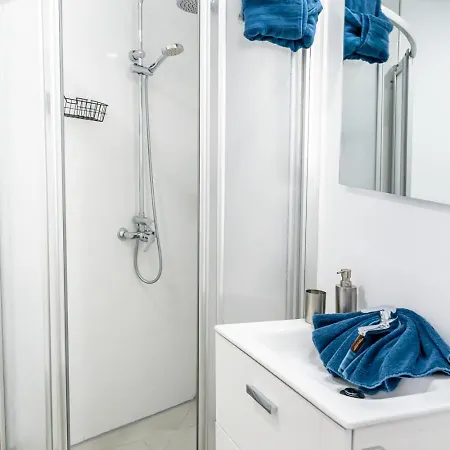 Apartment Modern Wave Escape With Private Parking And Rooftop Pool By Namaste Elite *