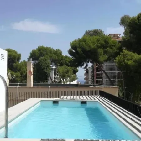 Modern Wave Escape With Private Parking And Rooftop Pool By Namaste Elite Apartment